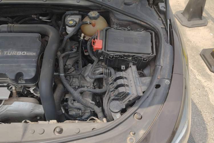 Used Buick LaCrosse 2018 20T Elite Edition Engine Bay Left
