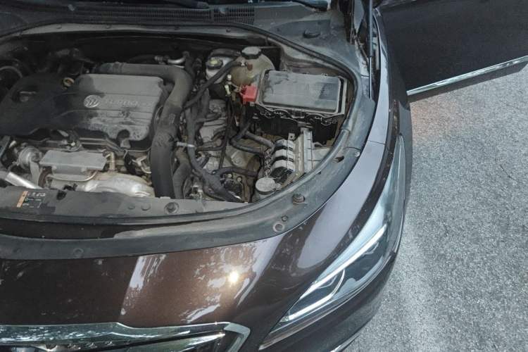 Used Buick LaCrosse 2018 20T Elite Edition Engine Bay Left