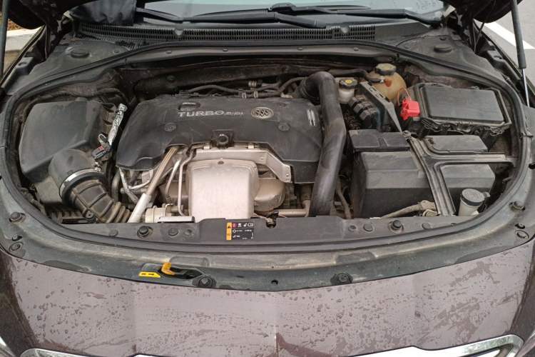 Used Buick LaCrosse 2018 28T Elite Edition Engine Bay