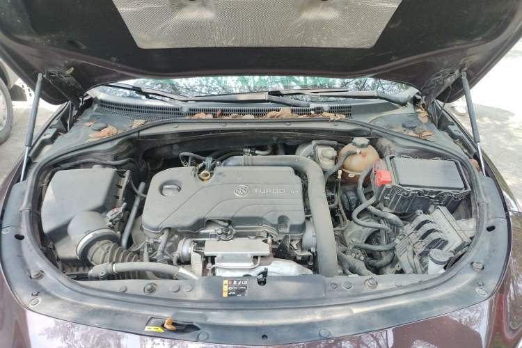 Used Buick LaCrosse 2018 20T Elite Edition Engine Bay