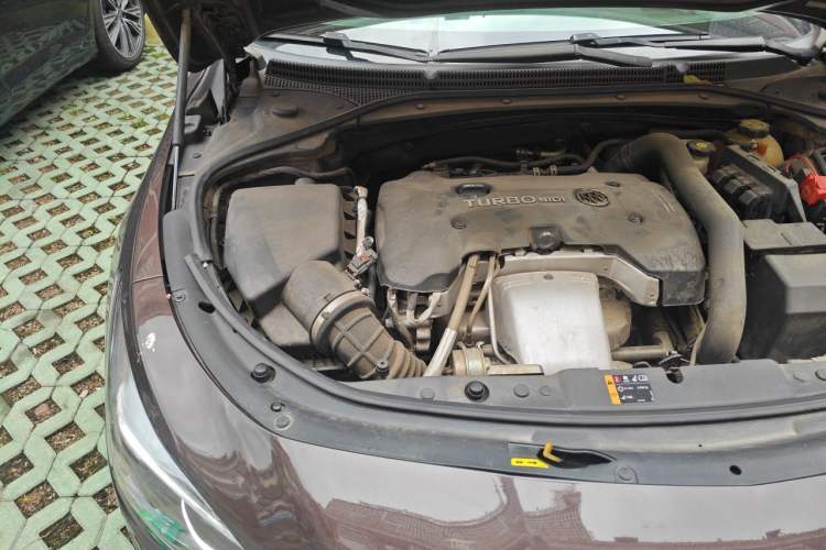 Used Buick LaCrosse 2018 28T Luxury Model Engine Bay Right