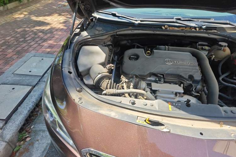 Used Buick LaCrosse 2018 20T Elite Edition Engine Bay Right