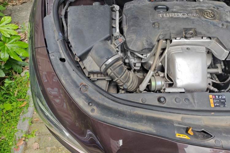 Used Buick LaCrosse 2018 28T Luxury Model Engine Bay Right