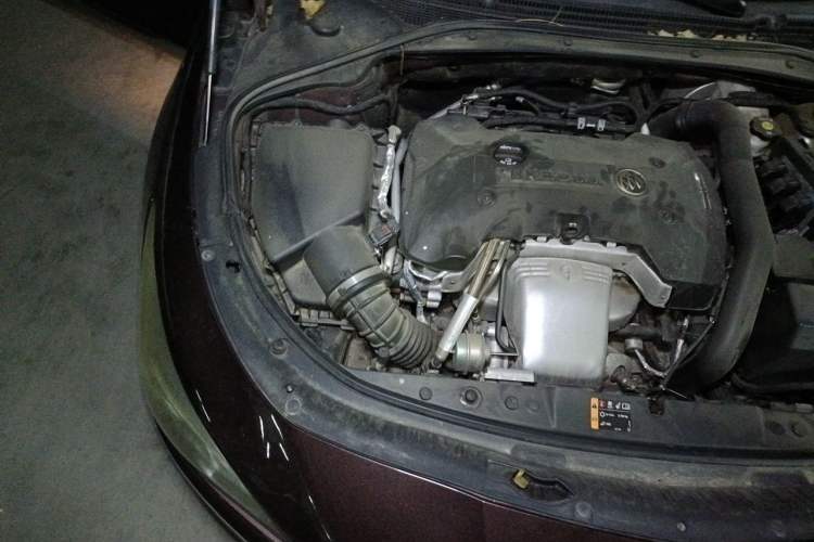 Used Buick LaCrosse 2018 28T Luxury Model Engine Bay Right