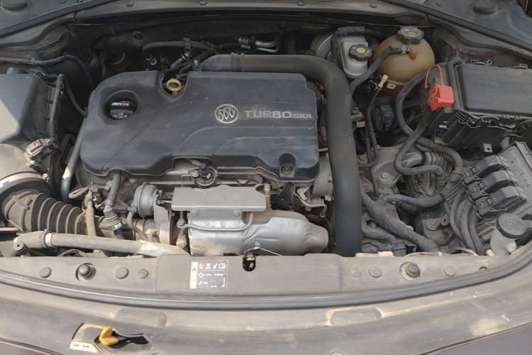 Used Buick LaCrosse 2018 20T Elite Edition Engine Bay