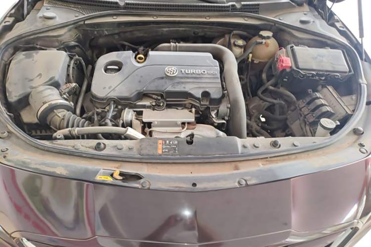 Used Buick LaCrosse 2018 20T Elite Edition Engine Bay