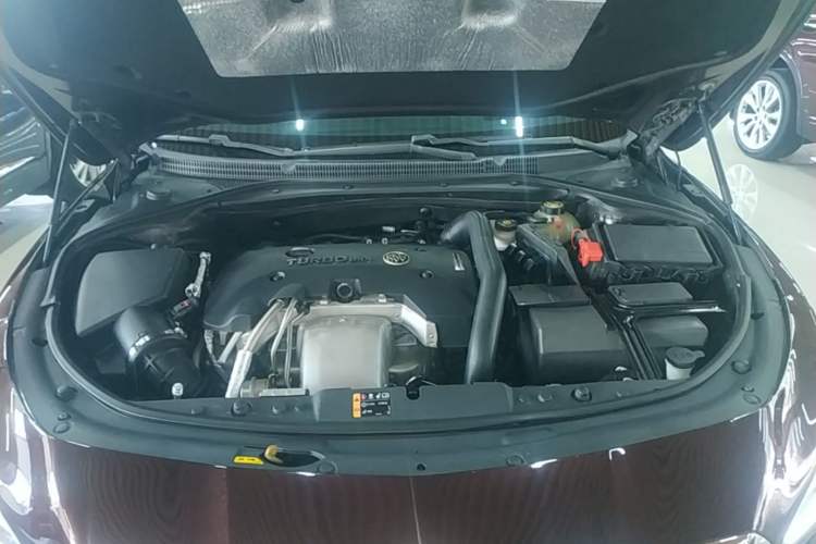 Used Buick LaCrosse 2018 28T Avenir Engine Bay