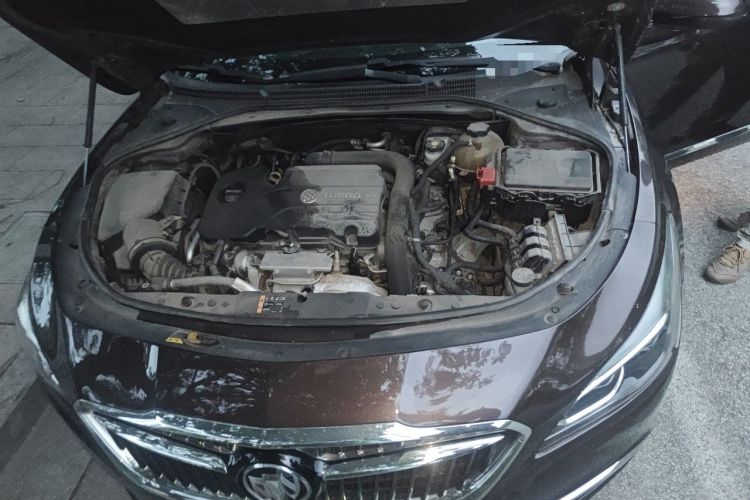 Used Buick LaCrosse 2018 20T Elite Edition Engine Bay