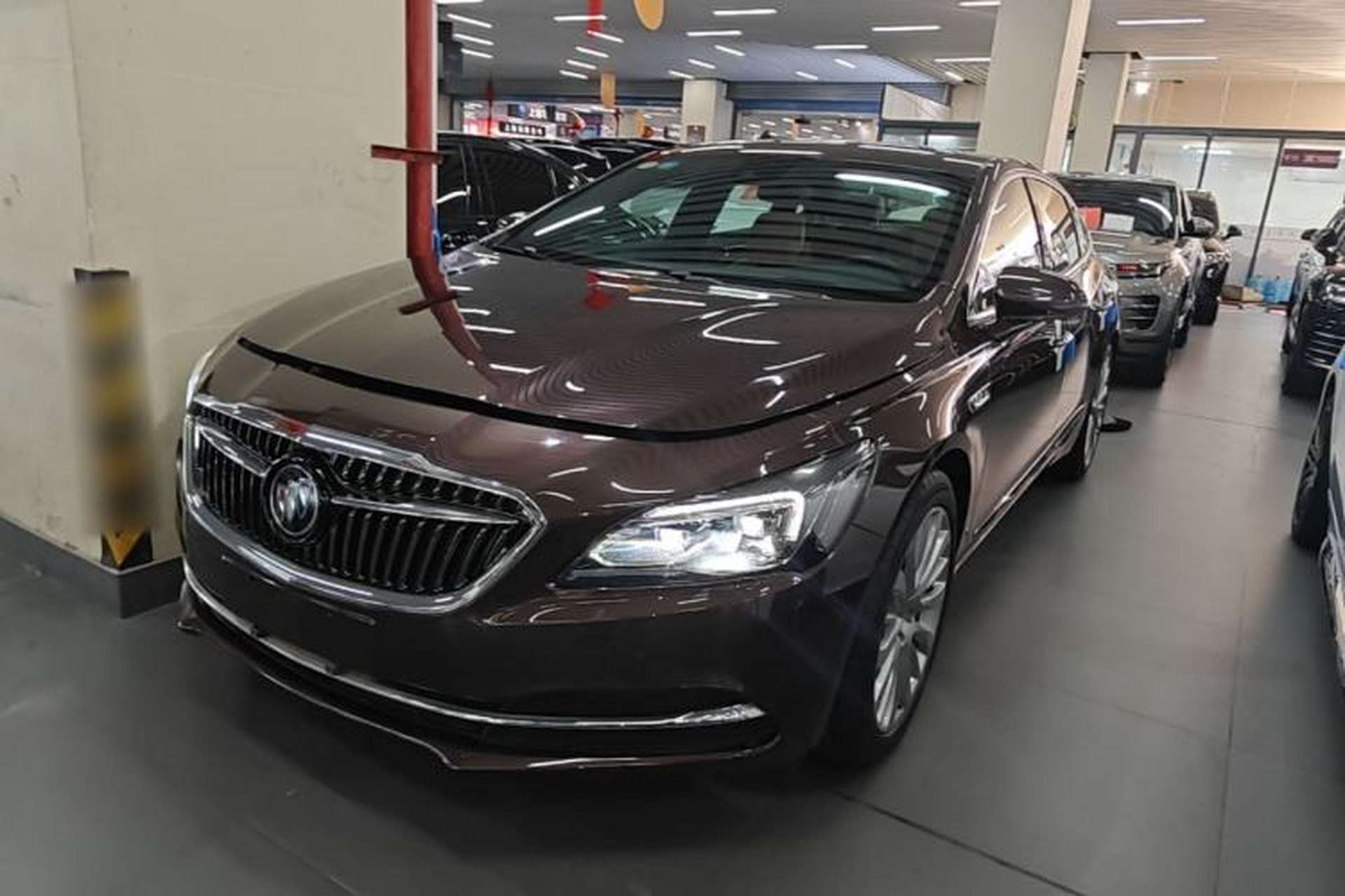 Used Buick LaCrosse 2018 28T Luxury Model Front Left 45 Deg