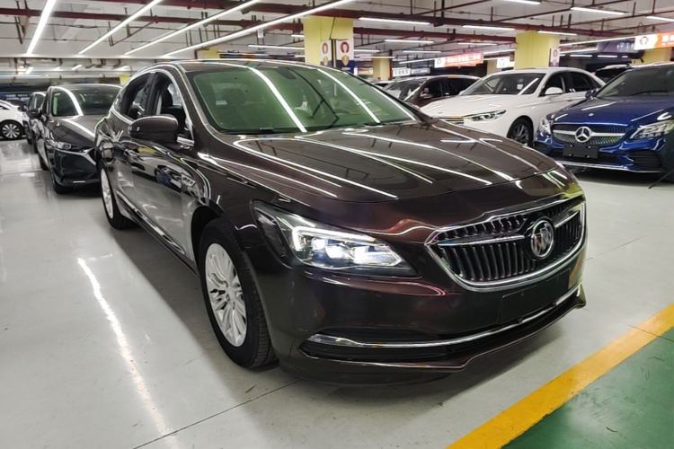 Used Buick LaCrosse 2018 20T Elite Edition Front Right 45 Deg