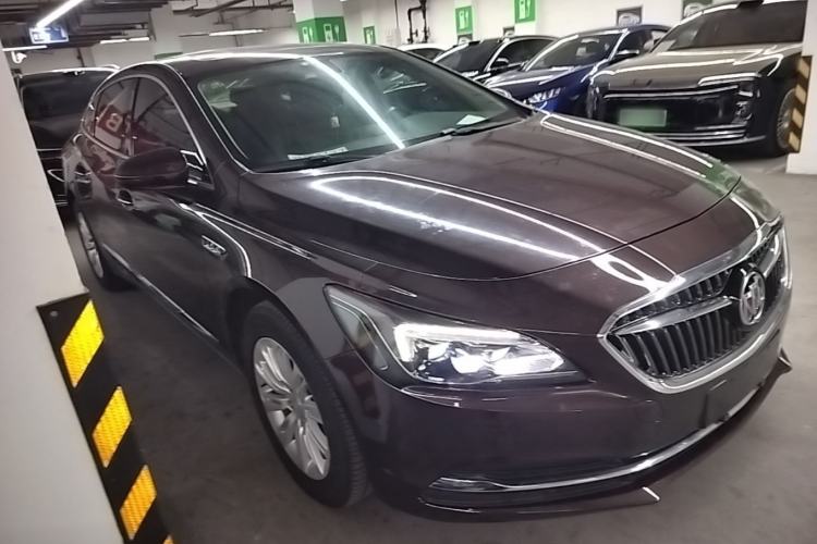 Used Buick LaCrosse 2018 20T Elite Edition Front Right 45 Deg