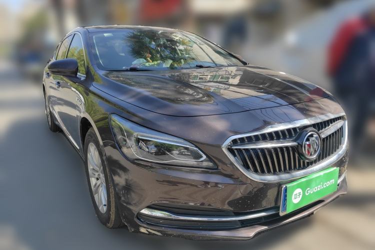 Used Buick LaCrosse 2018 20T Elite Edition Front Right 45 Deg