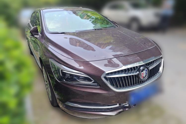 Used Buick LaCrosse 2018 28T Luxury Model Front Right 45 Deg
