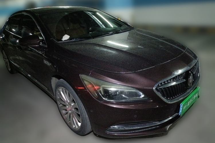 Used Buick LaCrosse 2018 28T Luxury Model Front Right 45 Deg