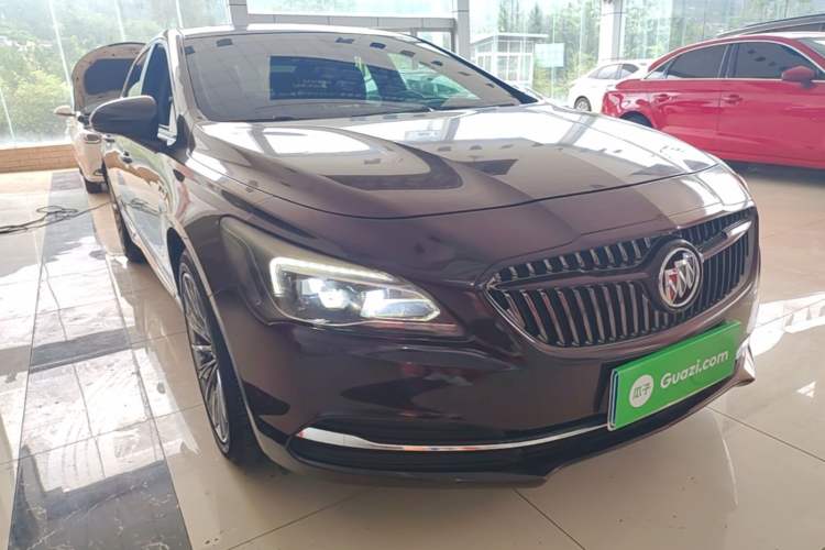 Used Buick LaCrosse 2018 20T Elite Edition Front Right 45 Deg