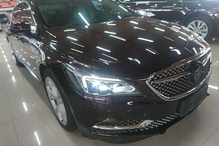 Used Buick LaCrosse 2018 28T Avenir Front Right 45 Deg