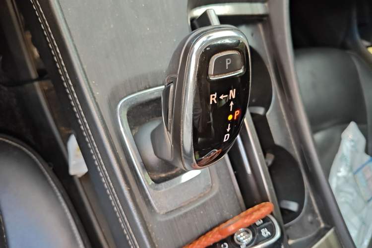 Used Buick LaCrosse 2018 28T Elite Edition Gear Lever