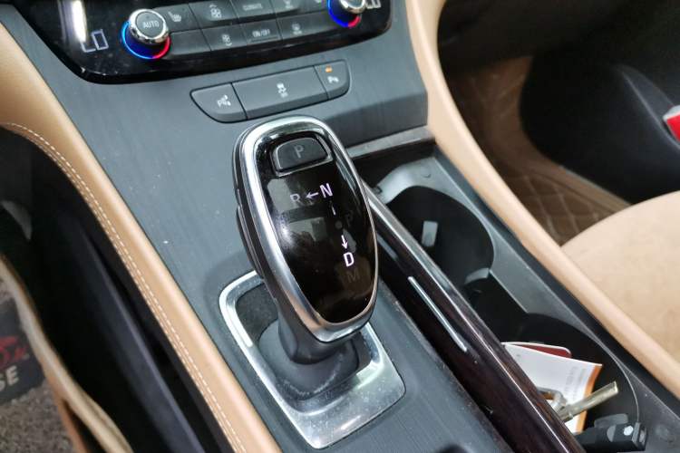 Used Buick LaCrosse 2018 28T Elite Edition Gear Lever