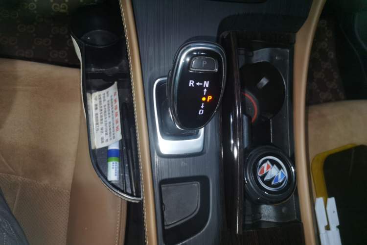 Used Buick LaCrosse 2018 28T Elite Edition Gear Lever