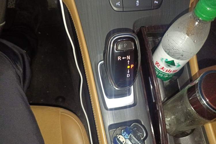 Used Buick LaCrosse 2018 28T Elite Edition Gear Lever