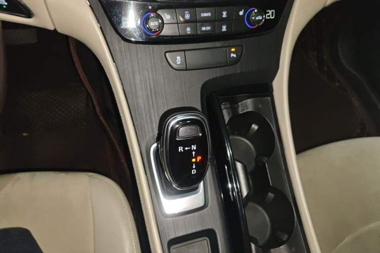 Used Buick LaCrosse 2018 30H Elite Edition Gear Lever