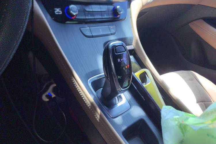 Used Buick LaCrosse 2018 28T Elite Edition Gear Lever
