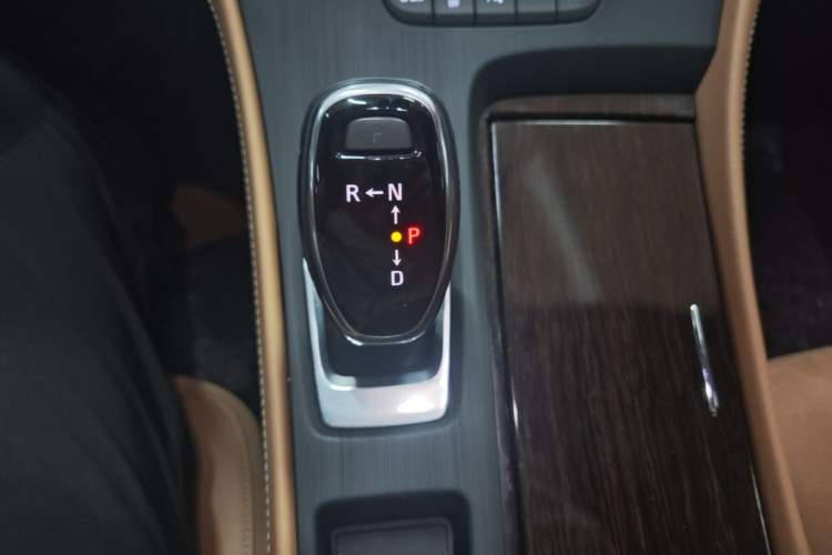 Used Buick LaCrosse 2018 28T Luxury Model Gear Lever