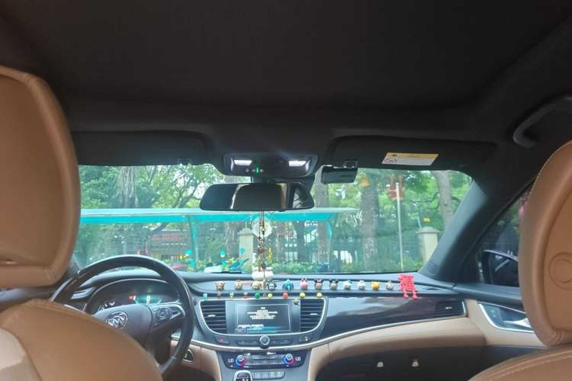 Used Buick LaCrosse 2018 28T Luxury Model Headliner