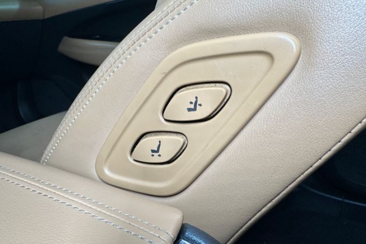 Used Buick LaCrosse 2018 20T Luxury Model Interior 8