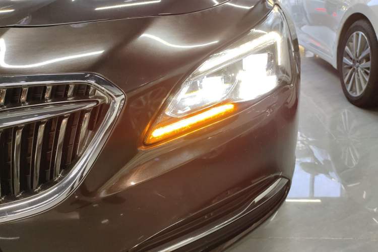 Used Buick LaCrosse 2018 20T Elite Edition Left Front Headlight