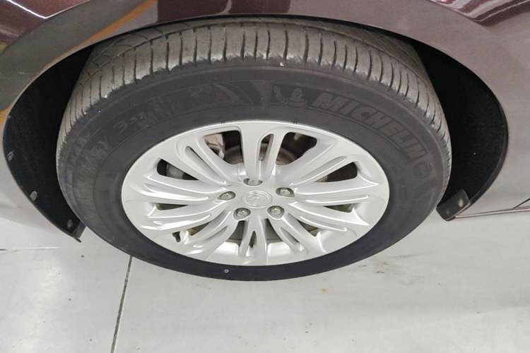 Used Buick LaCrosse 2018 20T Elite Edition Left Front Wheel Hub