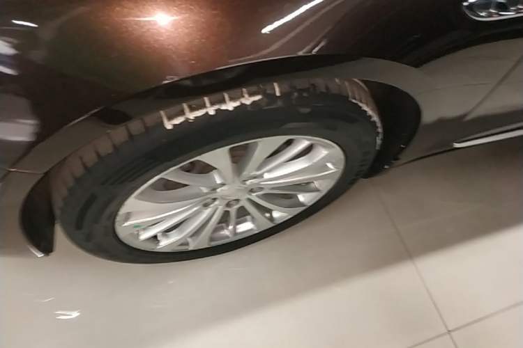 Used Buick LaCrosse 2018 28T Elite Edition Left Front Wheel Hub