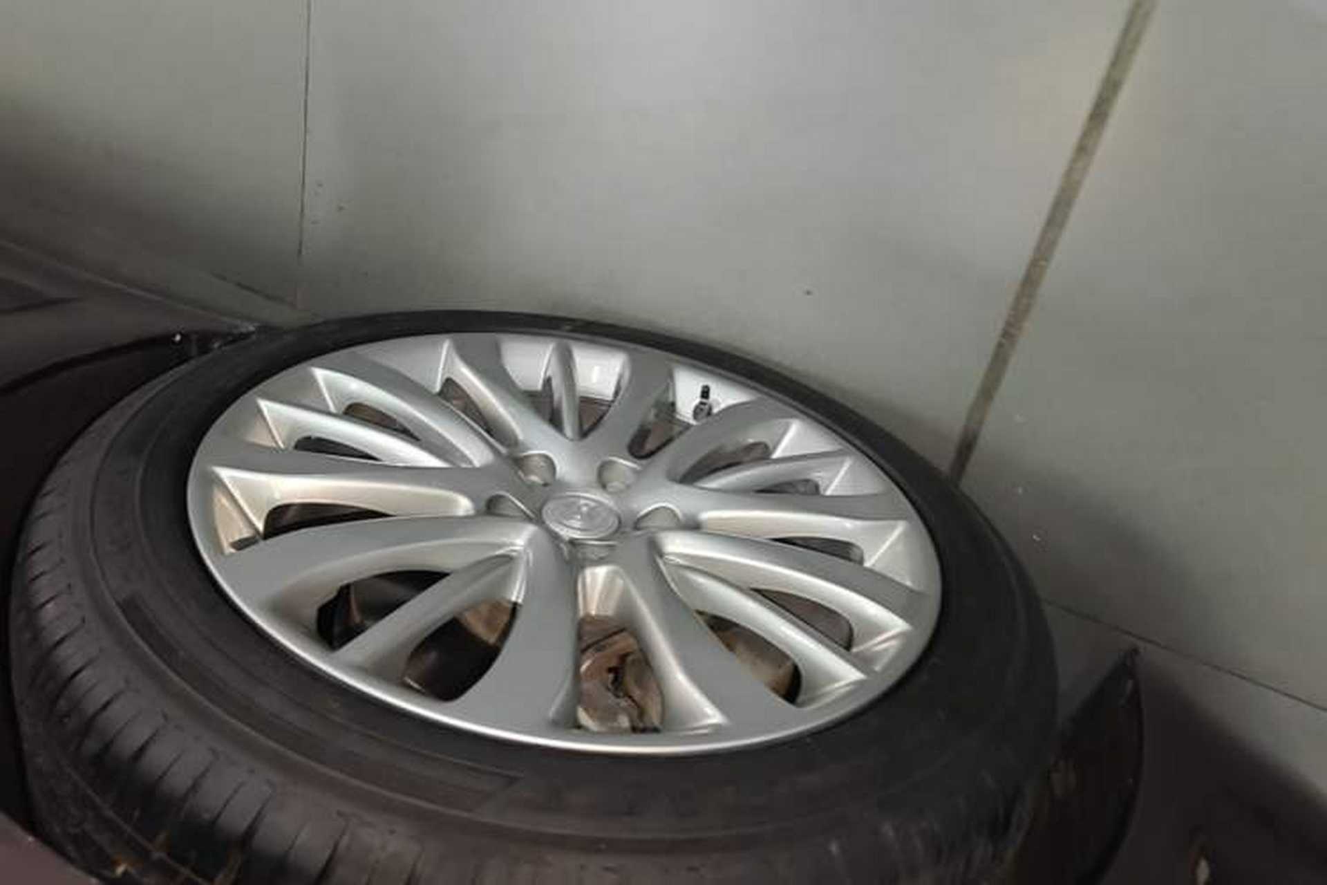 Used Buick LaCrosse 2018 28T Luxury Model Left Front Wheel Hub