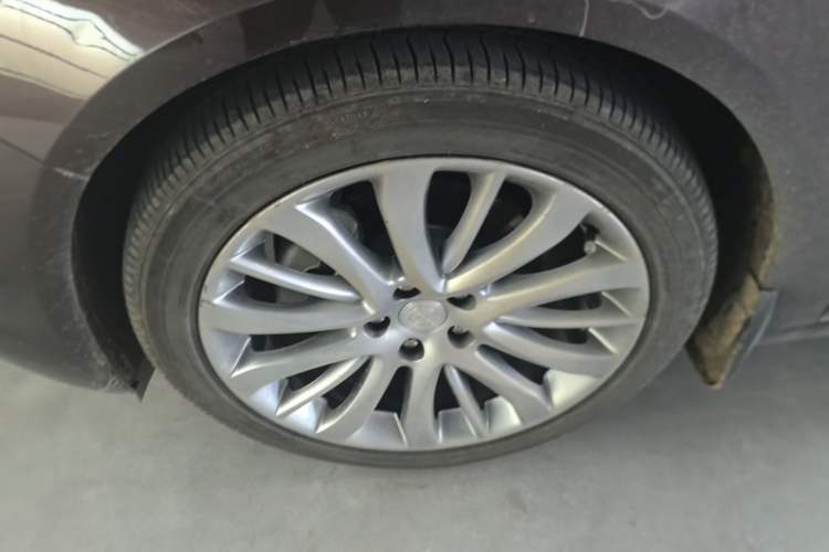 Used Buick LaCrosse 2018 28T Luxury Model Left Front Wheel Hub