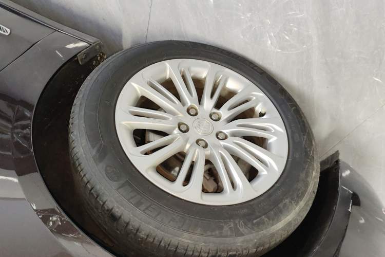 Used Buick LaCrosse 2018 20T Elite Edition Left Front Wheel Hub
