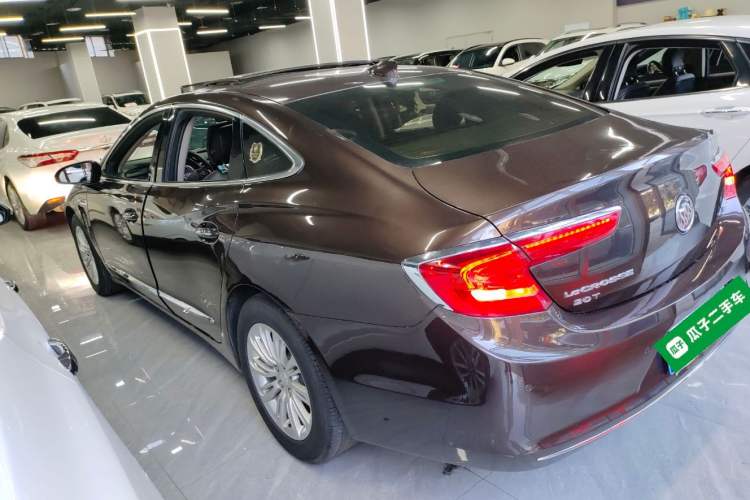 Used Buick LaCrosse 2018 20T Elite Edition Left Side