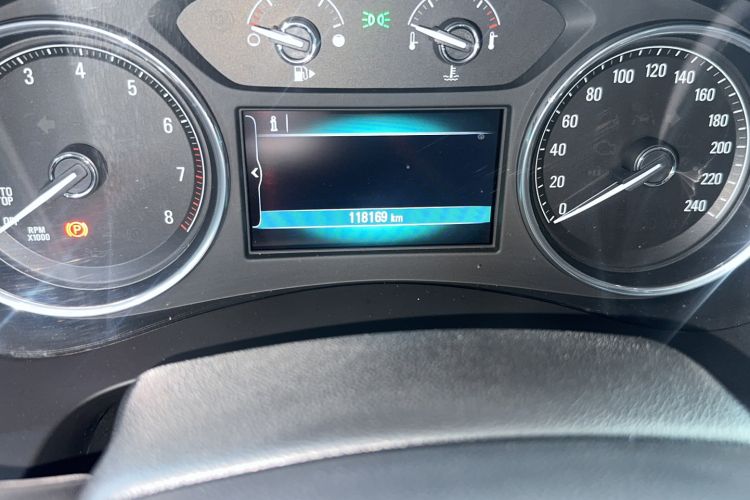 Used Buick LaCrosse 2018 28T Elite Edition Odometer Close Up