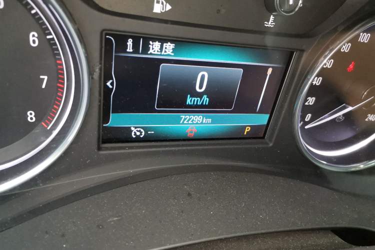 Used Buick LaCrosse 2018 28T Elite Edition Odometer Close Up
