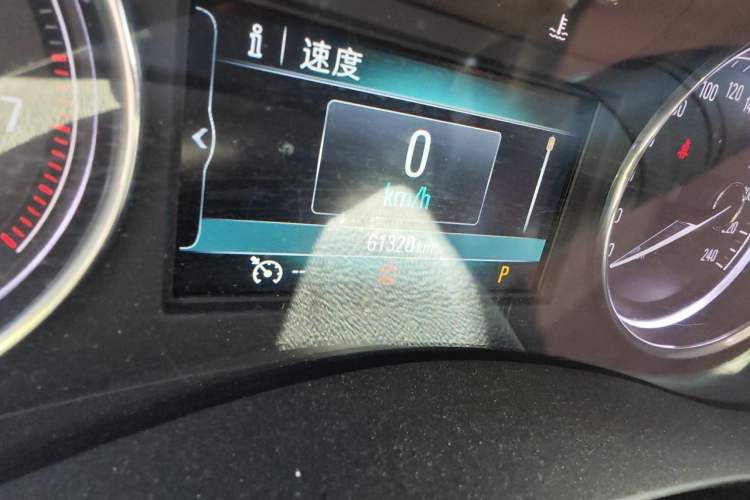 Used Buick LaCrosse 2018 20T Elite Edition Odometer Close Up