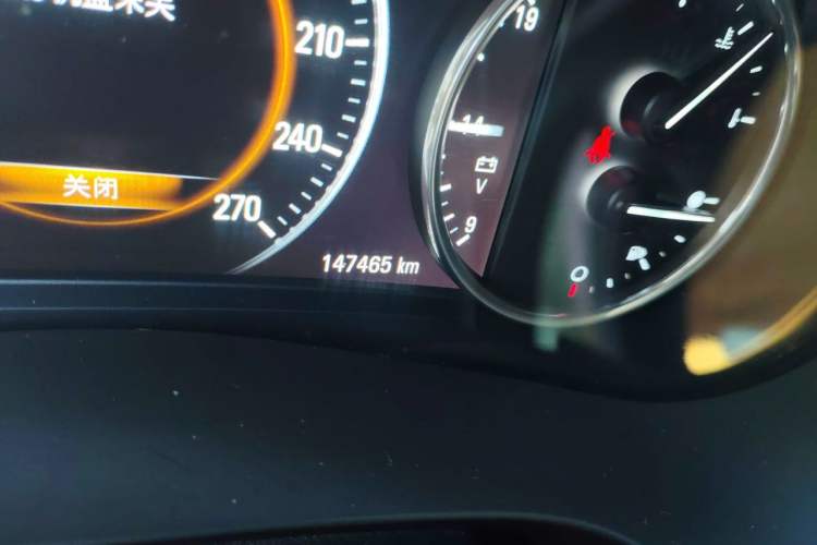 Used Buick LaCrosse 2018 20T Luxury Model Odometer Close Up