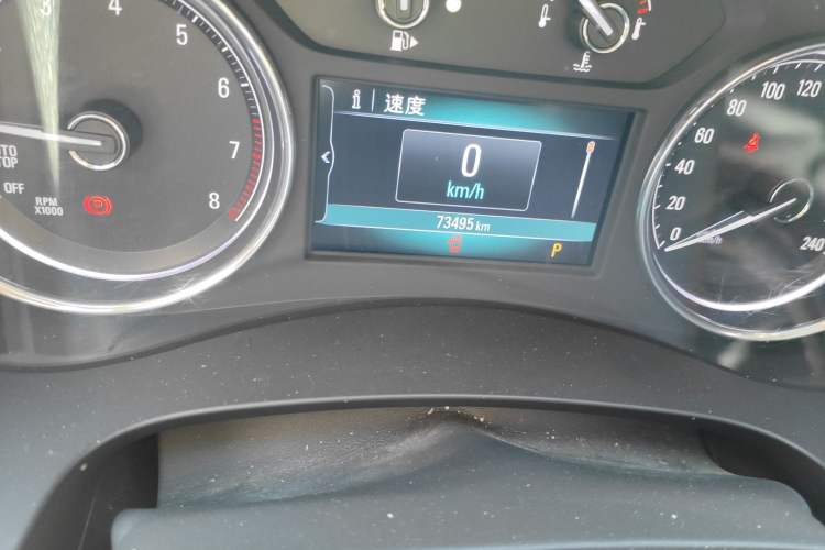 Used Buick LaCrosse 2018 20T Elite Edition Odometer Close Up