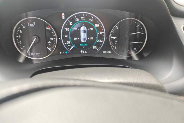 Used Buick LaCrosse 2018 28T Luxury Model Odometer Close Up