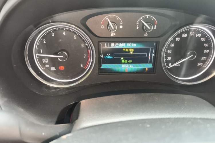 Used Buick LaCrosse 2018 20T Elite Edition Odometer Close Up