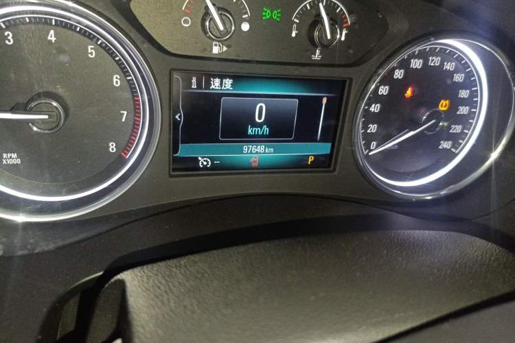Used Buick LaCrosse 2018 28T Elite Edition Odometer Close Up