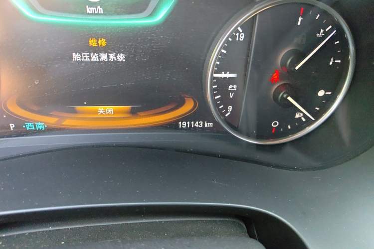 Used Buick LaCrosse 2018 28T Luxury Model Odometer Close Up