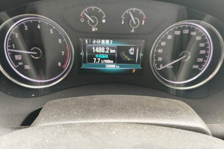 Used Buick LaCrosse 2018 20T Elite Edition Odometer Close Up