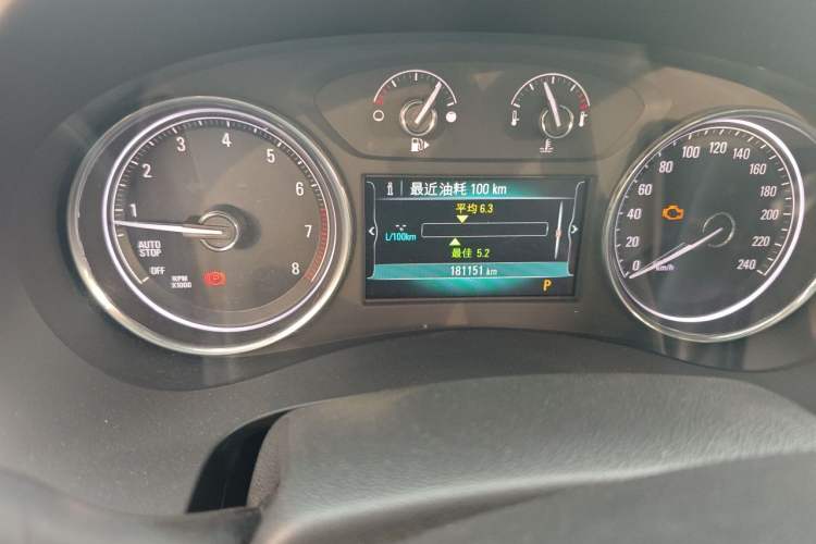 Used Buick LaCrosse 2018 20T Elite Edition Odometer Close Up
