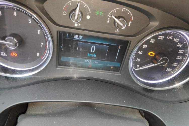 Used Buick LaCrosse 2018 20T Elite Edition Odometer Close Up