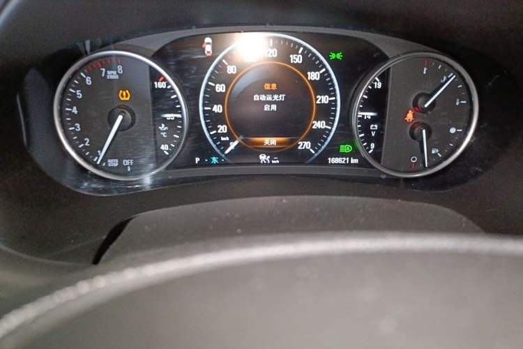 Used Buick LaCrosse 2018 28T Luxury Model Odometer Close Up