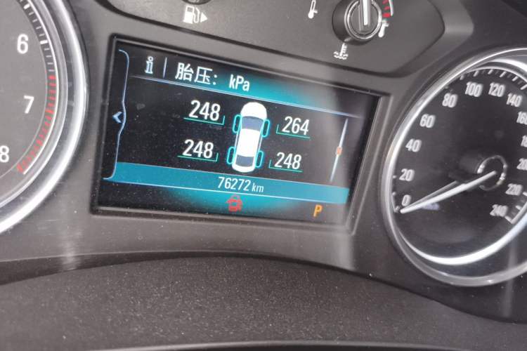 Used Buick LaCrosse 2018 28T Elite Edition Odometer Close Up